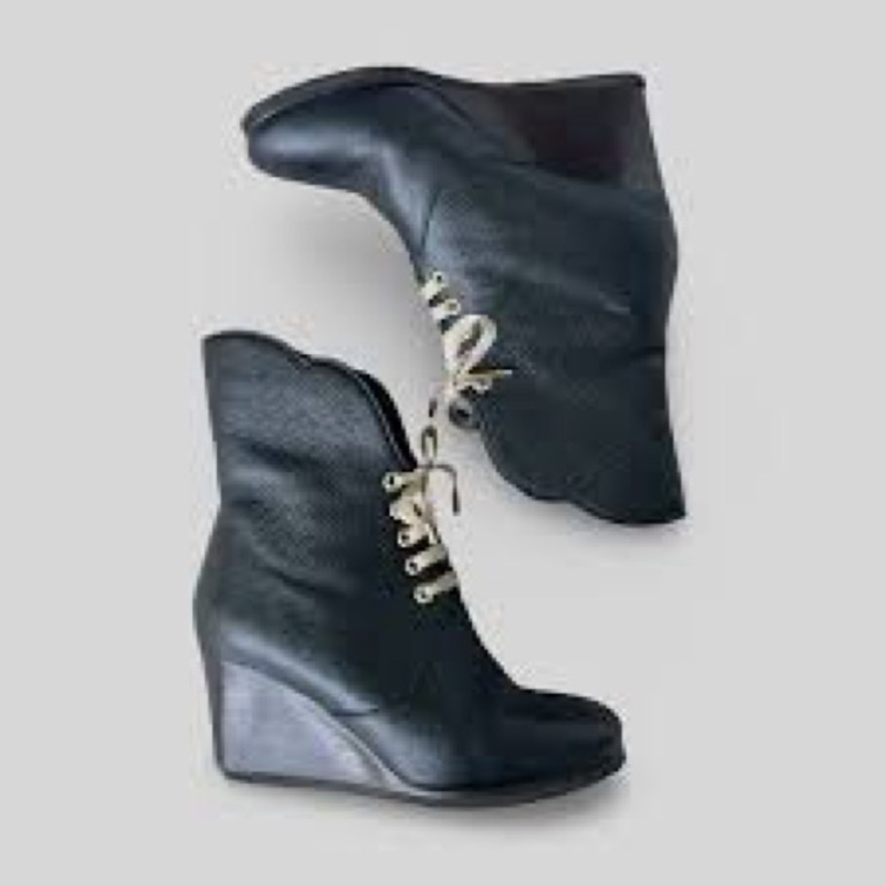 Chloe Wedge Lace Up Leather Heeled Ankle Boot Scallop Detail Black Leather 39